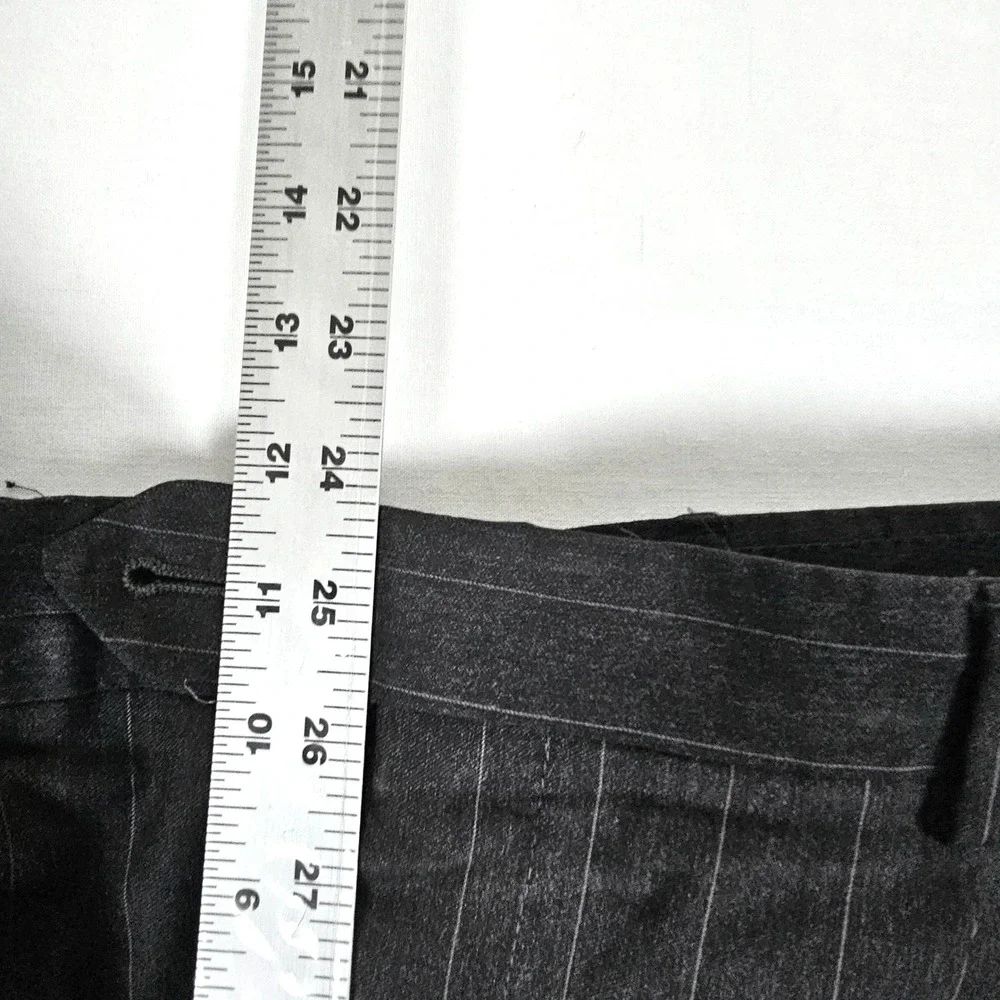 Jos A Bank Signature Collection Mens 39RG Charcoal Grey Pinstripe 100% Wool Suit